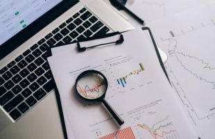 美股关注债限谈判  港股续缺乏方向