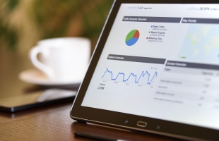 颐海国际（01579.HK）产品研发丰富及渠道深耕强大下，集团前景亮丽