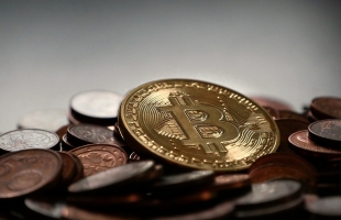 港股震荡徘徊二十点关口，中国铁塔首季业绩表现亮眼
