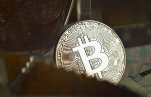 美股续升纳指上扬 港股横行格局未破
