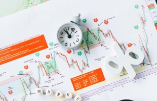 美股收跌中东局势紧张，5月新增贷款低于预期