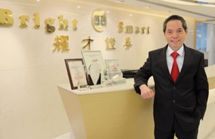 耀才（01428.HK）逆市业绩亮丽，上半年税后纯利3.04亿上升31%