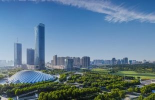 滨海投资(02886.HK)获两大劲量级股东力撑 去年全年收入增长26%