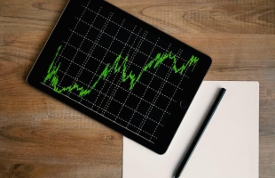 南山铝业国际(02610.HK)公布2025年全年业绩，全年总收益增加11.9%