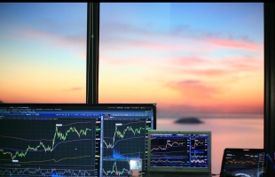 金龍指數反彈3.2% 港股50天線有支持
