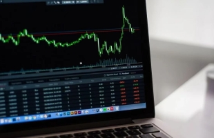 美股三大指数齐跌 恒指两万六得而复失