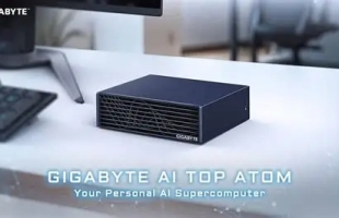技嘉AI TOP ATOM四机串联集群，加速地端AI部署