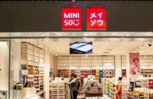 名創優品 (09896.HK) 4 月 30 日斥資 24.2 萬美元回購 5.4 萬股