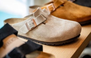 勃肯 (Birkenstock) 登陆美股上市后首日交易下跌13%