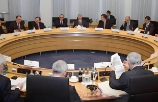 标普 500 指数结束九连涨，关税政策影响显现，关注 FOMC 会议