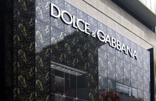 杜嘉班纳在进博会展示全新美妆系列，引领时尚潮流