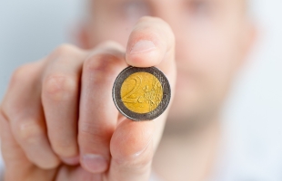 2024年金价上涨27% 黄金股多数上涨，分析师多数认为黄金2025年将维持升势