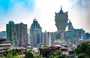 澳门六博企续牌至年底 分析：2024年中场收入可恢复至疫前80%